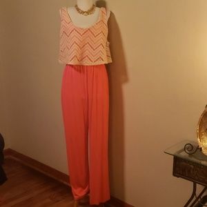 3/$30  Discreet easy breezy cotton jumper. Size M